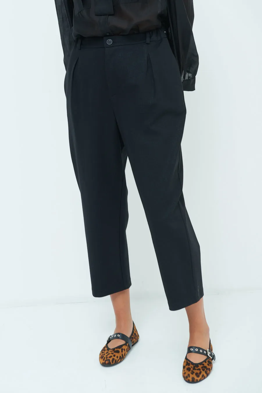 Cropped tapered trousers wholesale