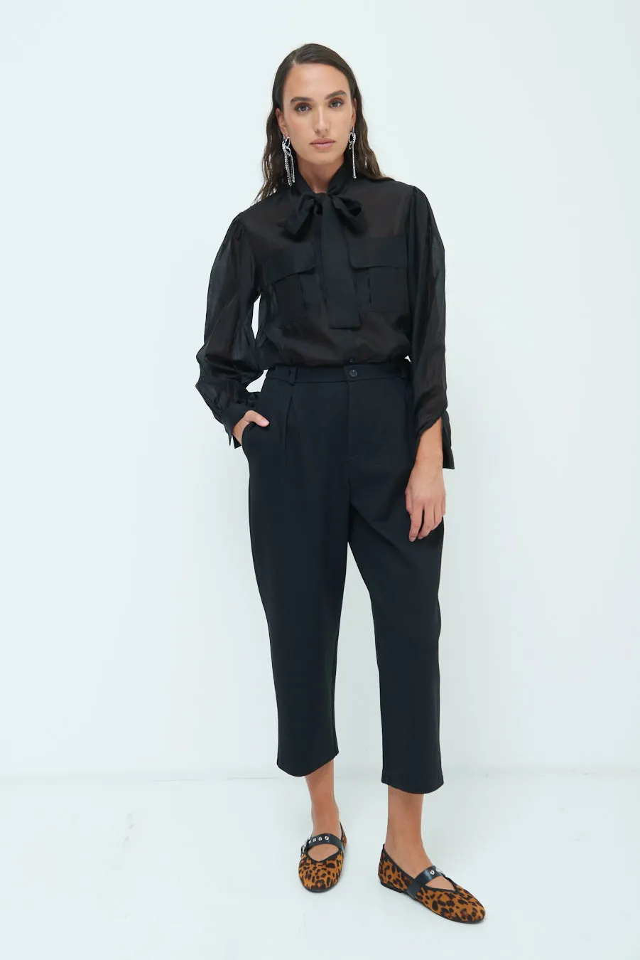 Cropped tapered trousers wholesale