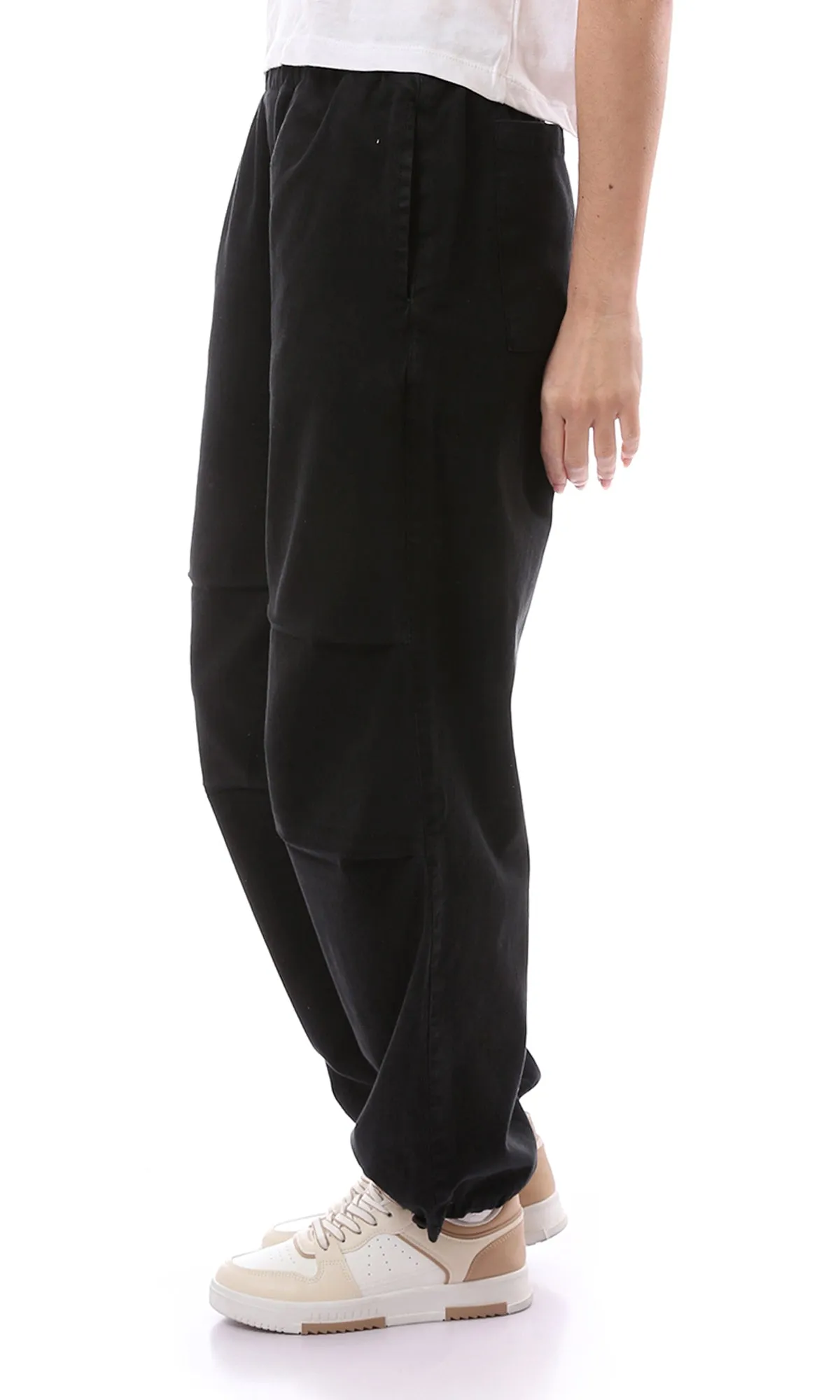 O168054 Black Solid Parachute Cargo Pants With Four Pockets