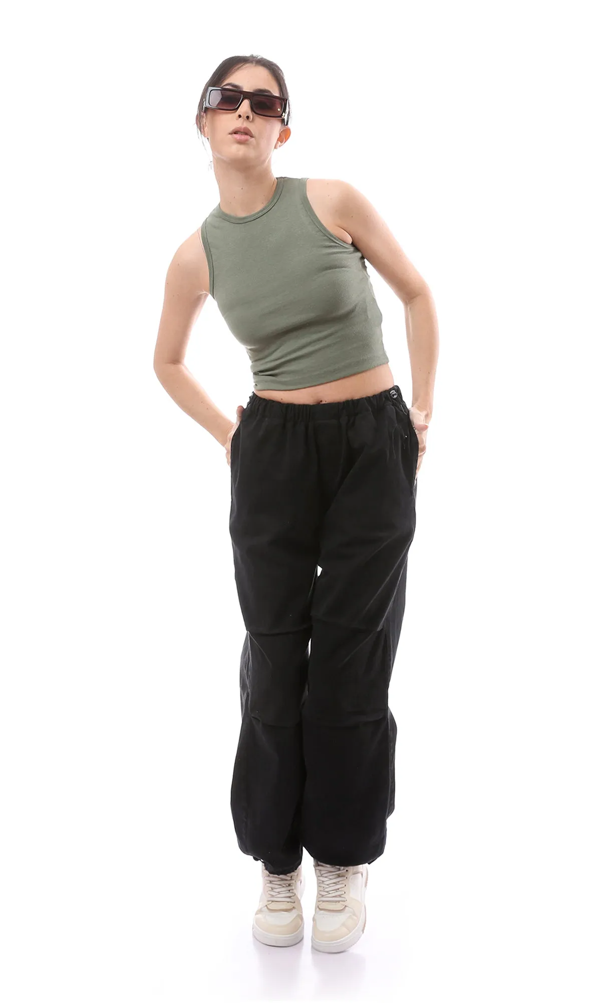 O168054 Black Solid Parachute Cargo Pants With Four Pockets