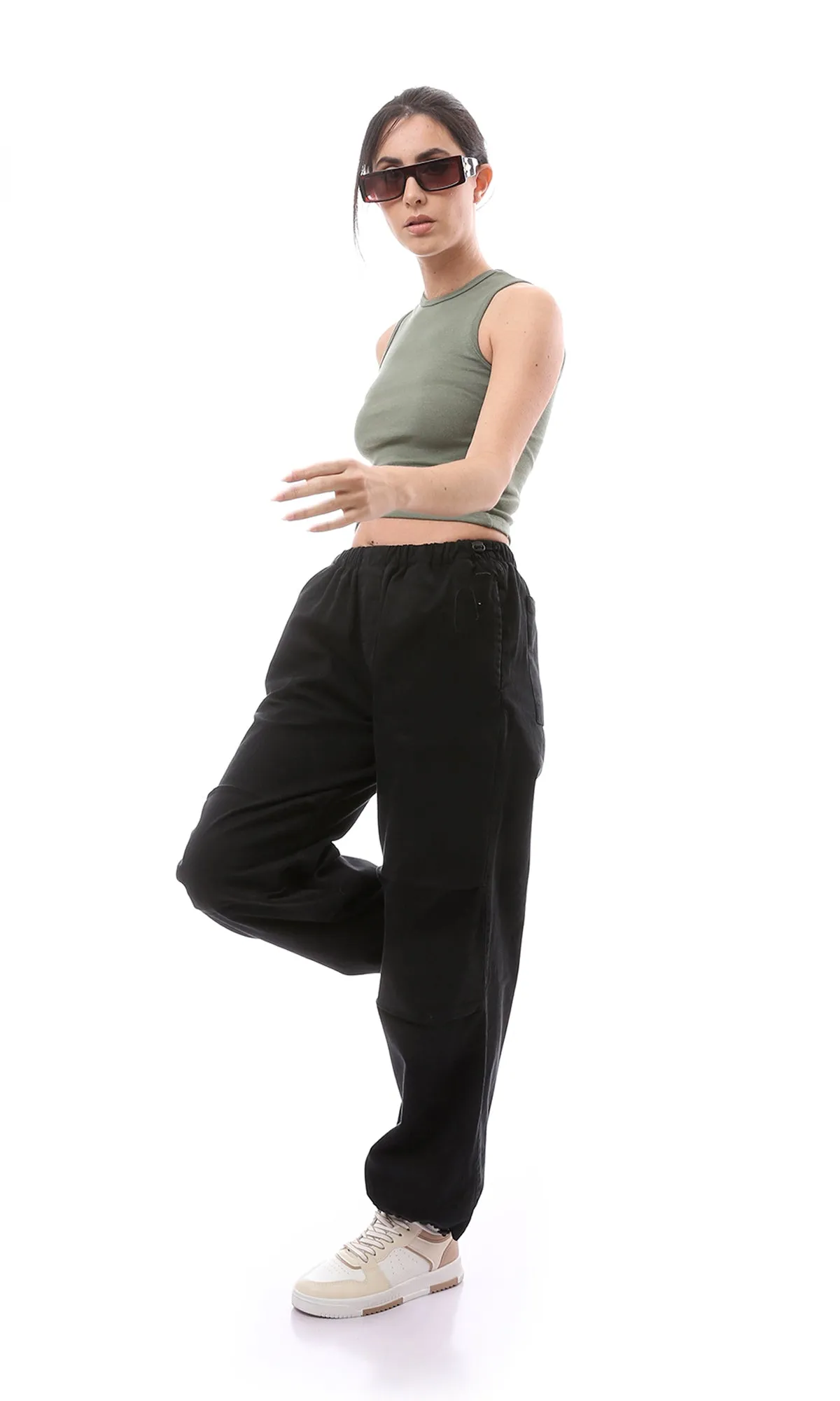O168054 Black Solid Parachute Cargo Pants With Four Pockets
