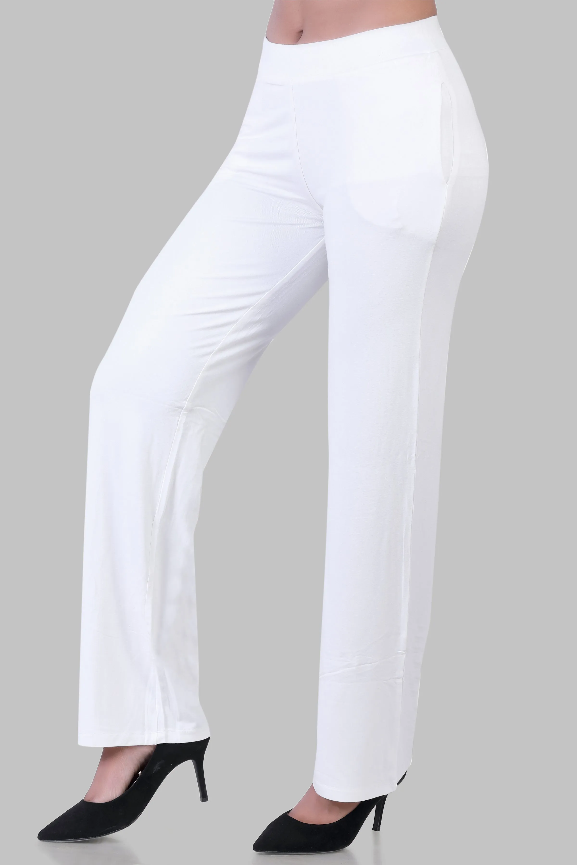 WOMEN'S SOLID REGULAR FIT PARALLEL PANT