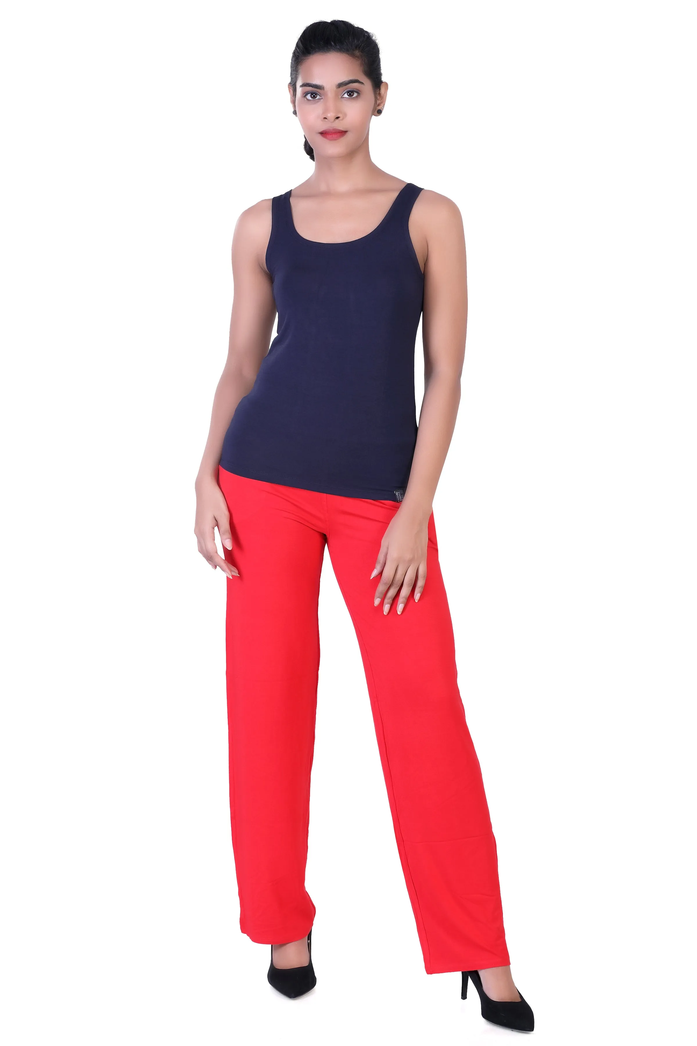 WOMEN'S SOLID REGULAR FIT PARALLEL PANT