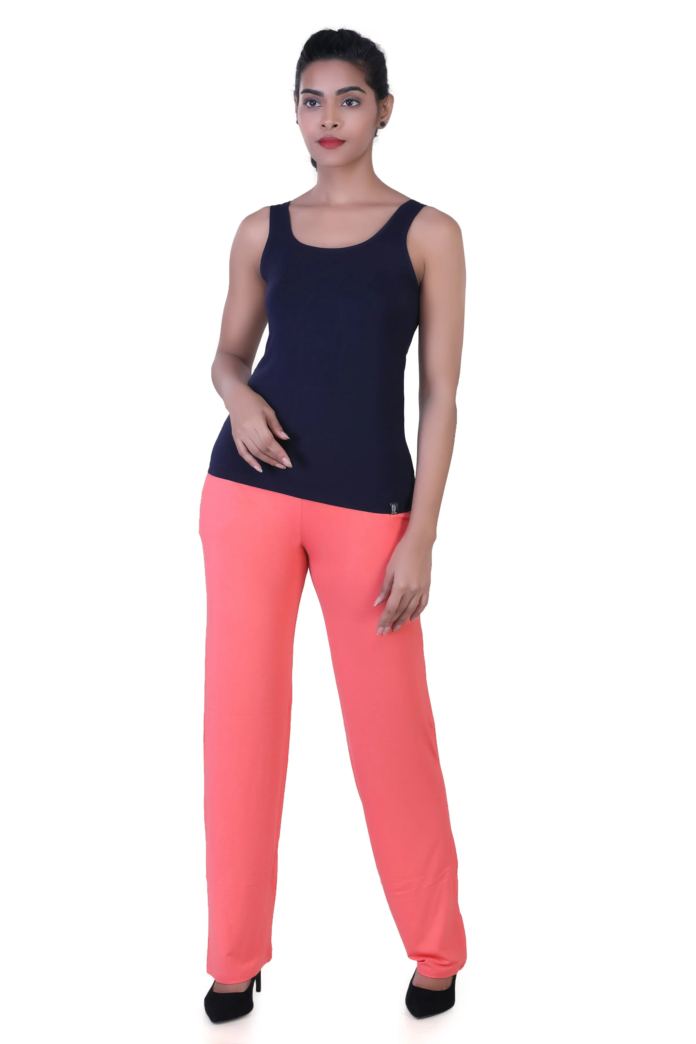 WOMEN'S SOLID REGULAR FIT PARALLEL PANT