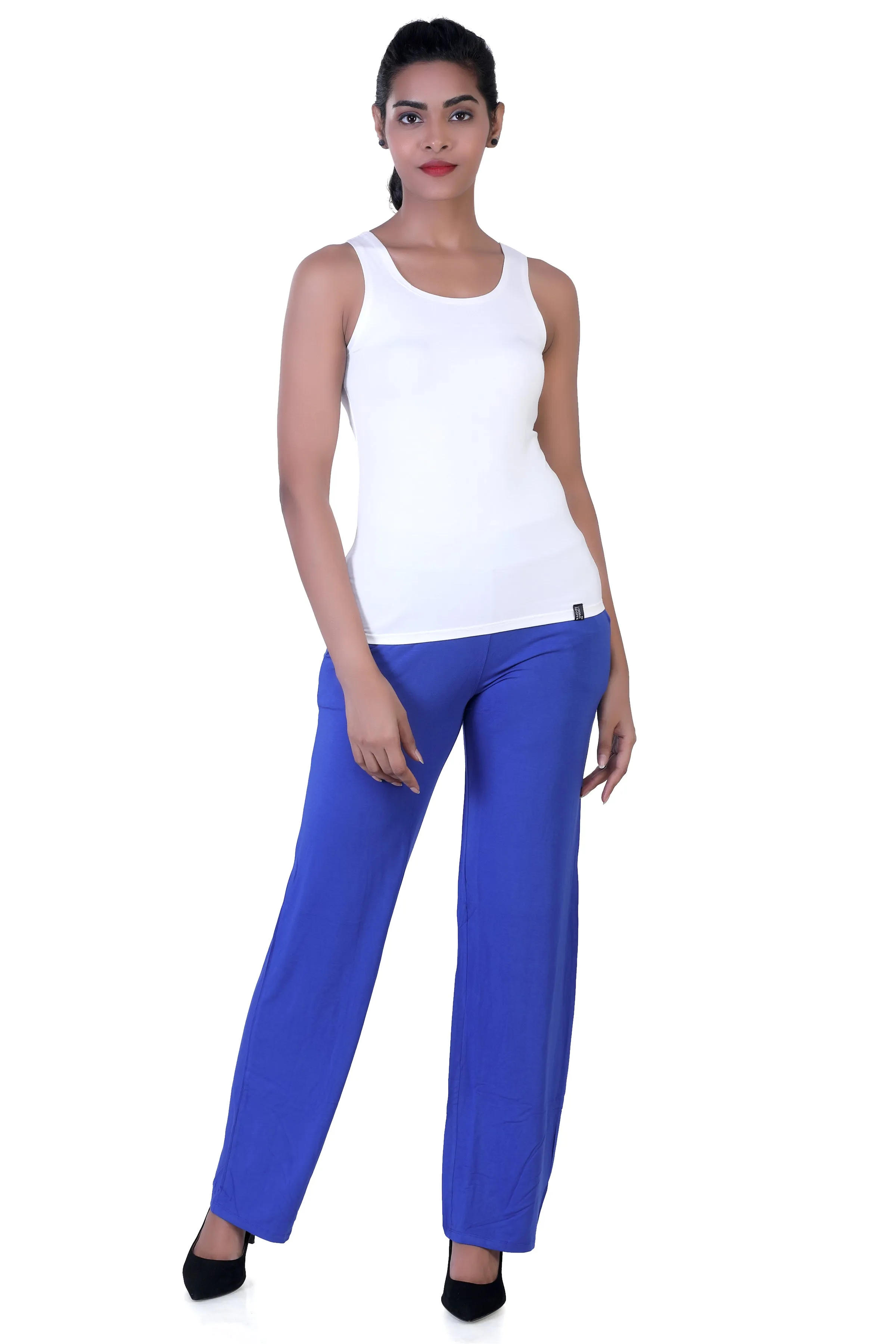WOMEN'S SOLID REGULAR FIT PARALLEL PANT
