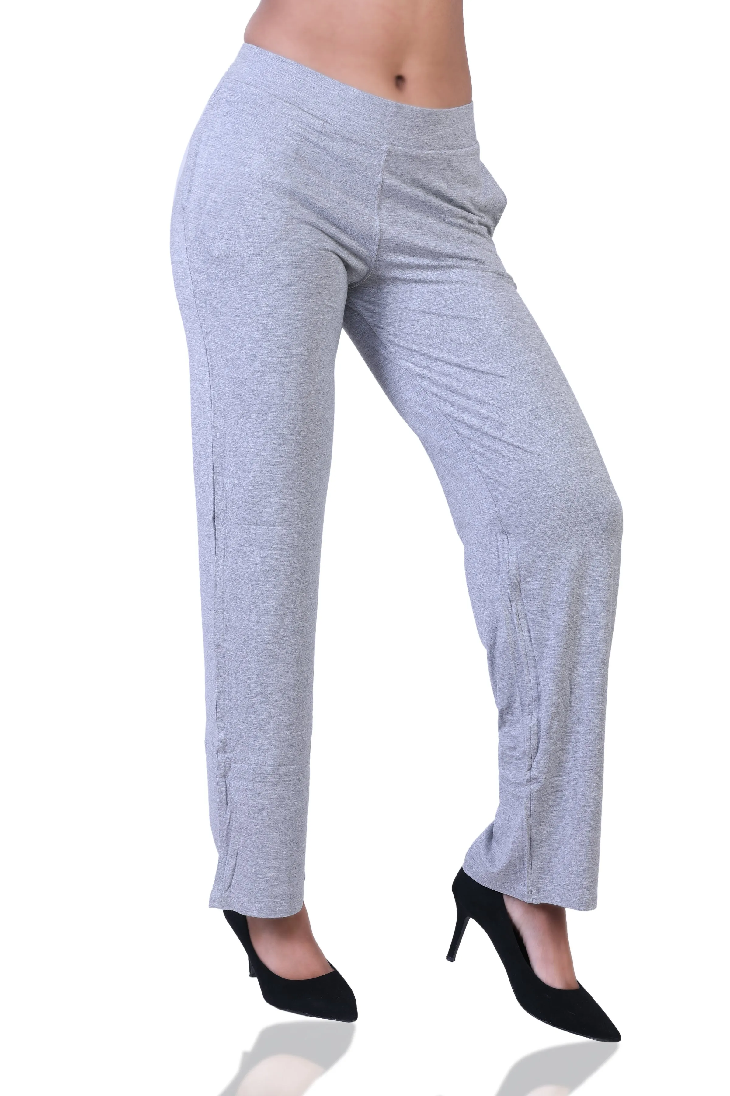WOMEN'S SOLID REGULAR FIT PARALLEL PANT