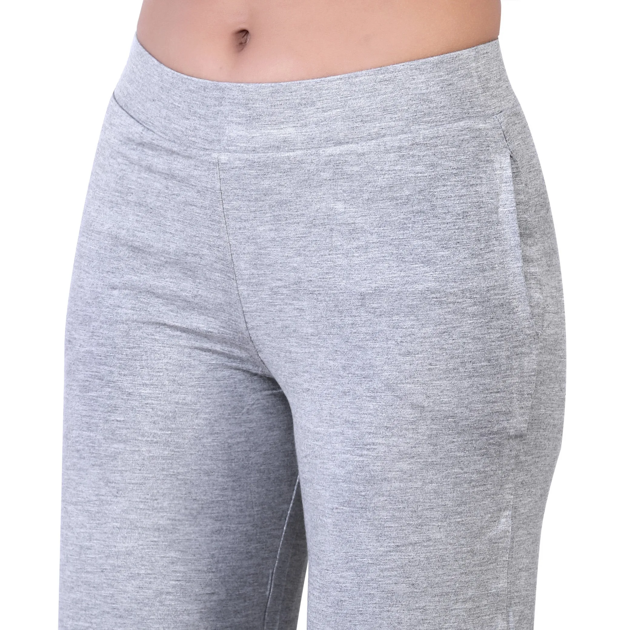 WOMEN'S SOLID REGULAR FIT PARALLEL PANT