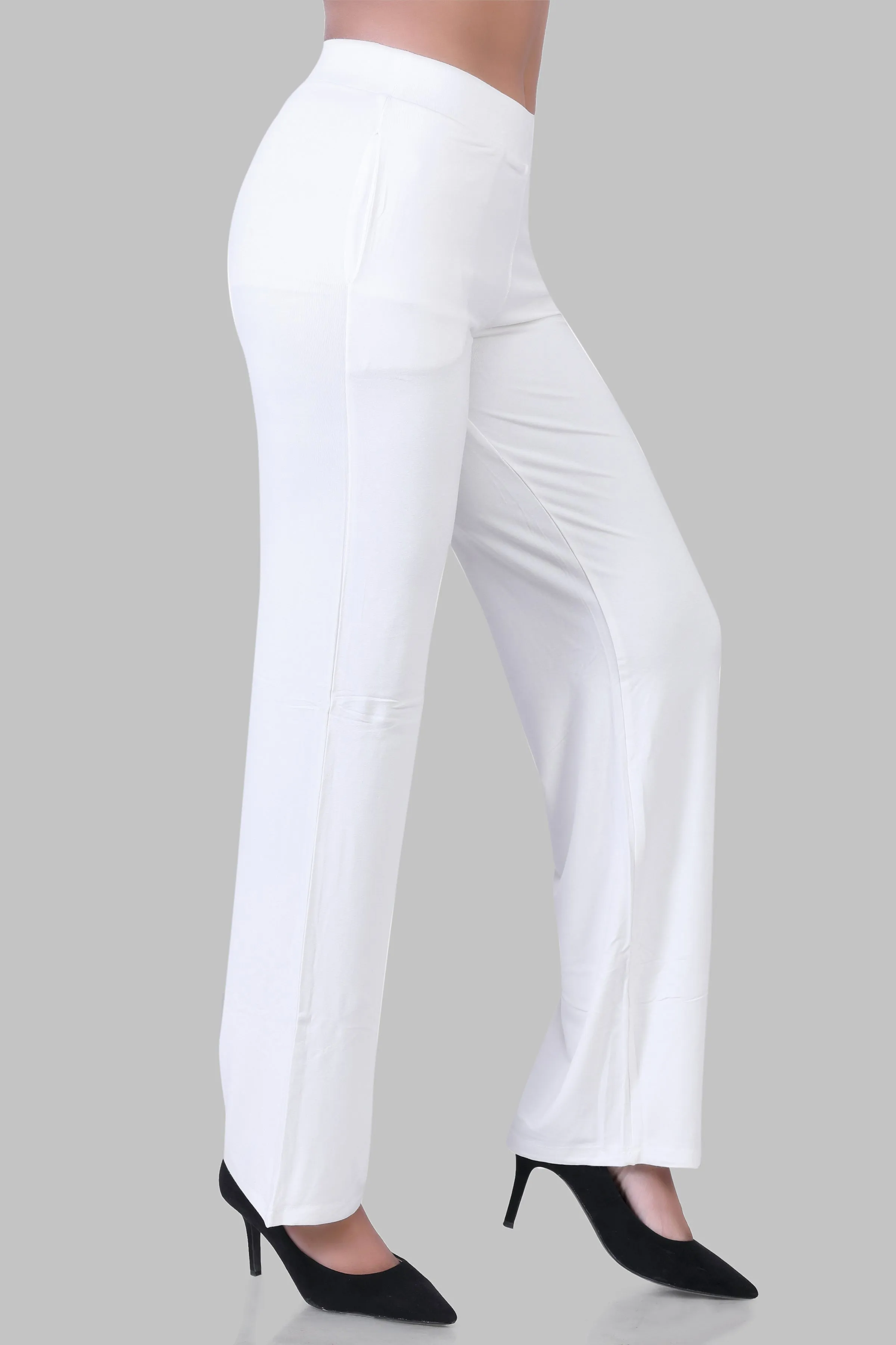 WOMEN'S SOLID REGULAR FIT PARALLEL PANT
