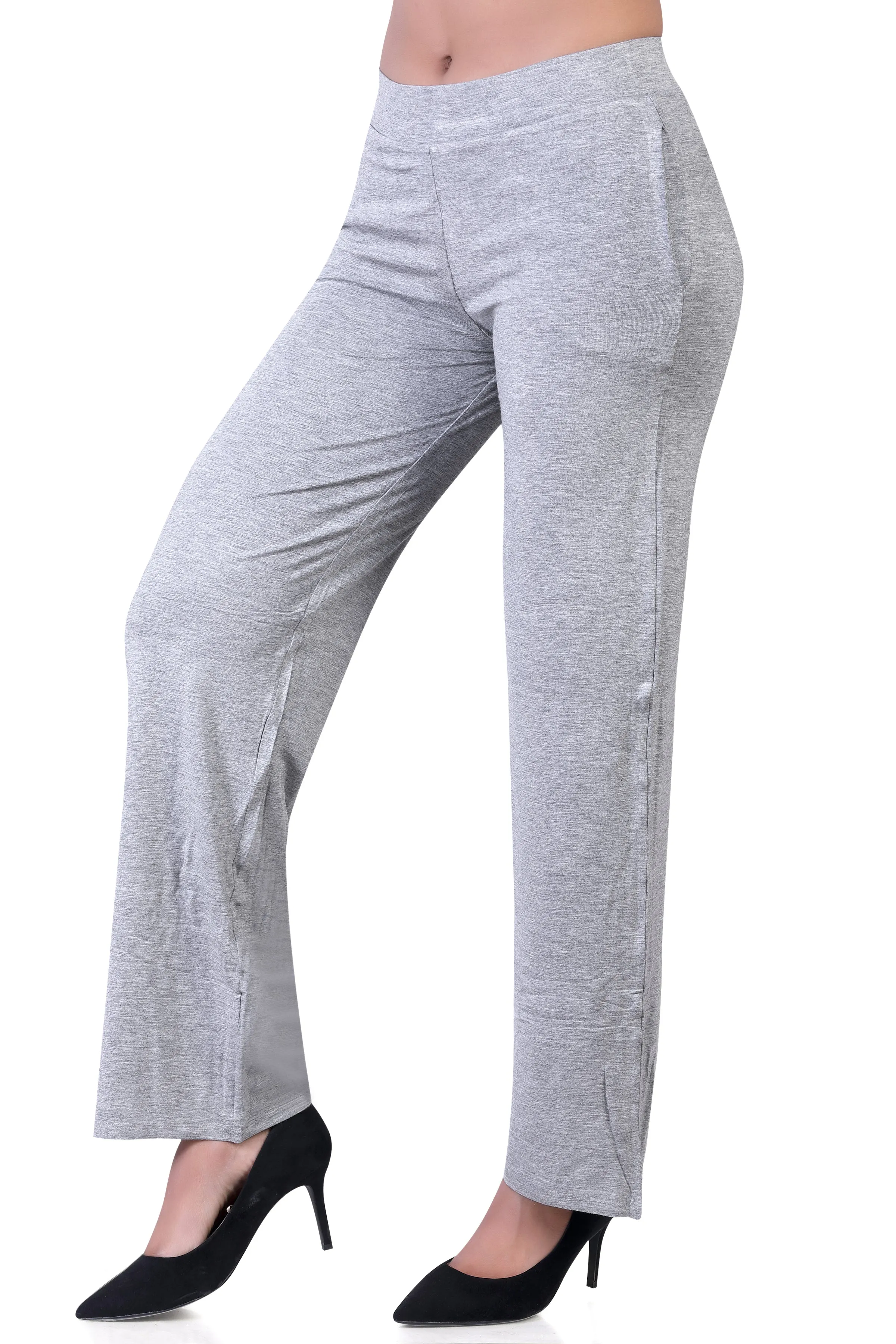 WOMEN'S SOLID REGULAR FIT PARALLEL PANT